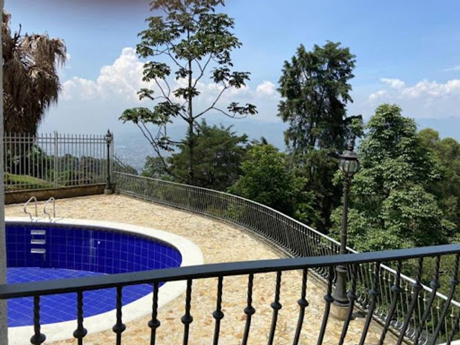 Casa de 8 alcobas en venta en Las Palmas, Medellín, 1050 m² · foto 17 de 18