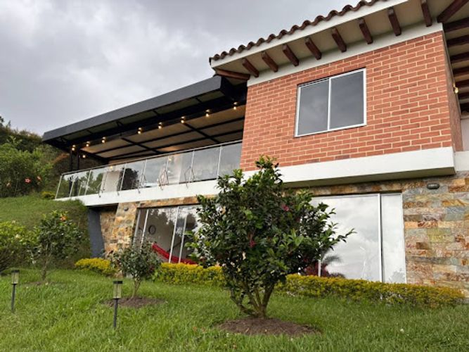 Casa de 4 alcobas en venta en El Carmen De Viboral, El Carmen de Viboral, 320 m² · foto 2 de 20