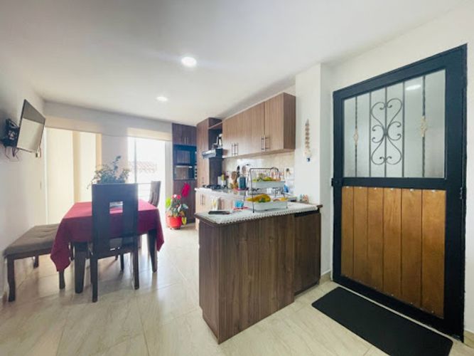 Apartamento de 2 alcobas en venta en San Nicolas, La Ceja, 60 m² · foto 2 de 16