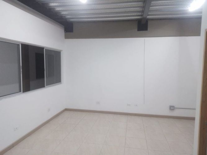 Oficina en arriendo en La Esmeralda, Itagüí, 230 m² · foto 4 de 17