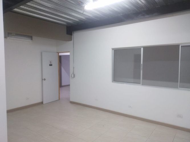 Oficina en arriendo en La Esmeralda, Itagüí, 230 m² · foto 12 de 17