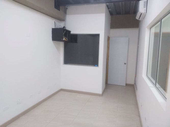 Oficina en arriendo en La Esmeralda, Itagüí, 230 m² · foto 11 de 17