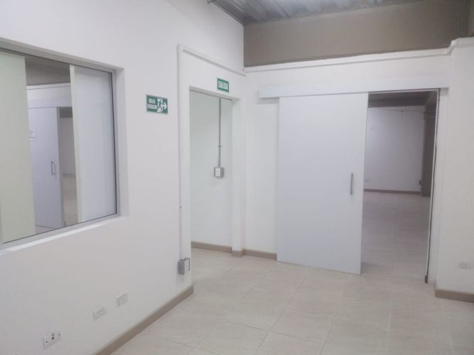 Oficina en arriendo en La Esmeralda, Itagüí, 230 m² · foto 13 de 17