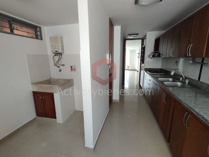 Apartamento de 3 alcobas en arriendo en Los Colores, Medellín, 89 m² · foto 4 de 21