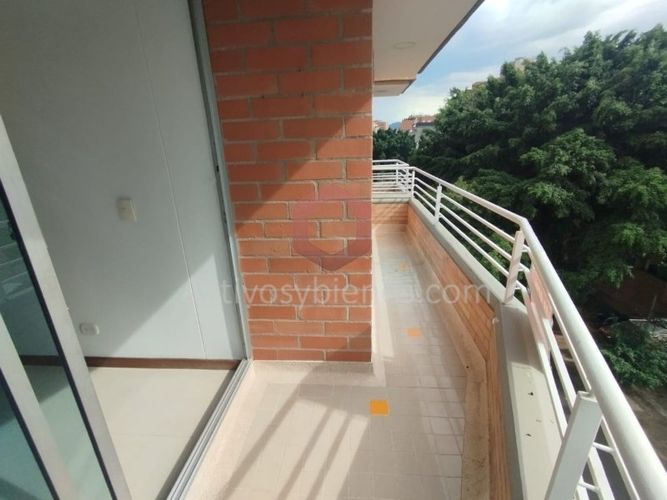 Apartamento de 3 alcobas en arriendo en Los Colores, Medellín, 89 m² · foto 6 de 21