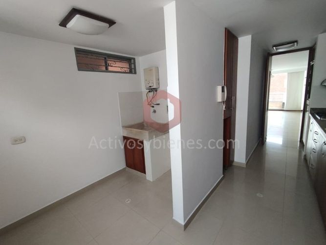 Apartamento de 3 alcobas en arriendo en Los Colores, Medellín, 89 m² · foto 11 de 21