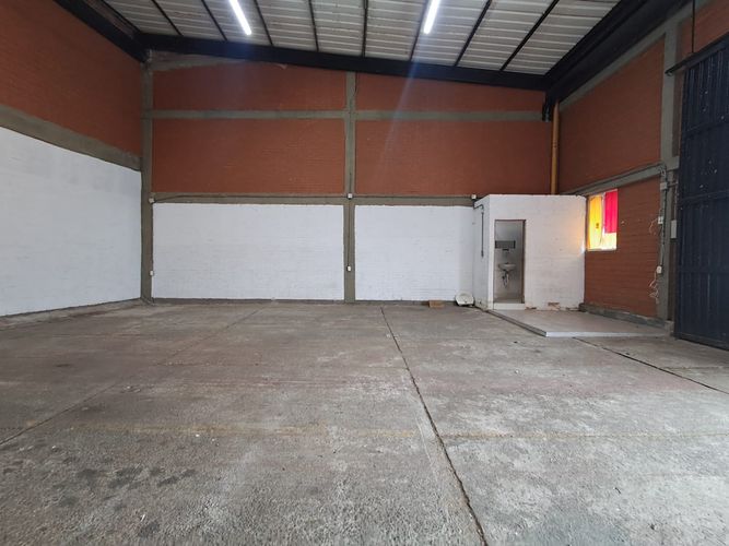 Bodega en arriendo en Conjunto Cerrado Zapan, Dosquebradas, 113 m² · foto 2 de 8