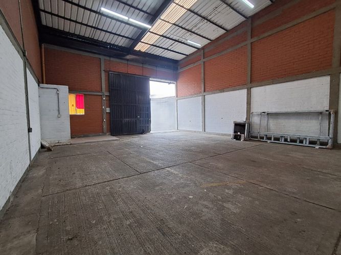 Bodega en arriendo en Conjunto Cerrado Zapan, Dosquebradas, 113 m² · foto 7 de 8
