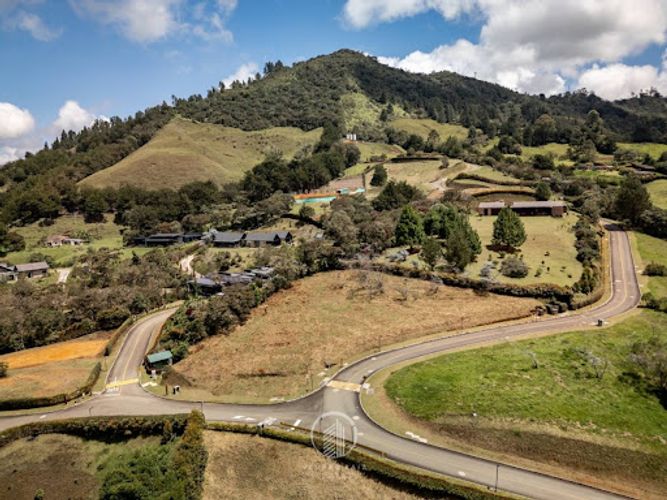 Lote en venta en San Nicolas, La Ceja, 2591 m² · foto 2 de 7