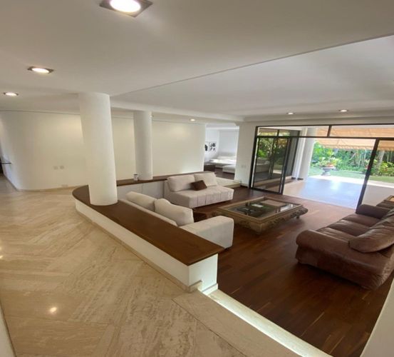 Casa de 5 alcobas en venta en Los Balsos, Medellín, 640 m² · foto 4 de 8
