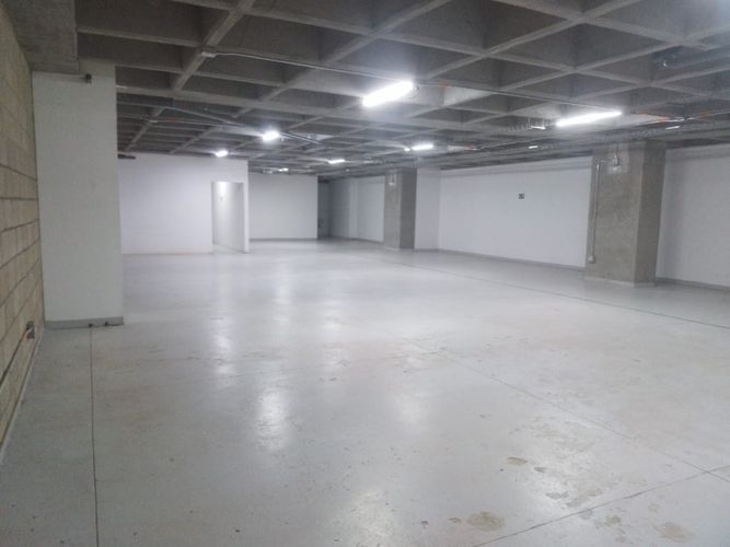 Bodega en arriendo en Camparola, Itagüí, 1000 m² · foto 3 de 15