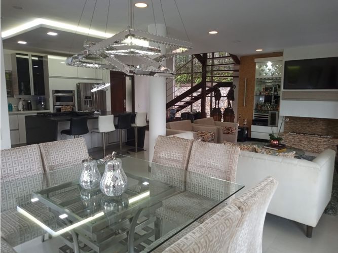 Casa de 4 alcobas en venta en La Doctora, Sabaneta, 350 m² · foto 3 de 13