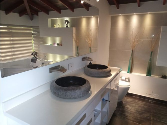 Casa de 4 alcobas en venta en La Doctora, Sabaneta, 350 m² · foto 4 de 13