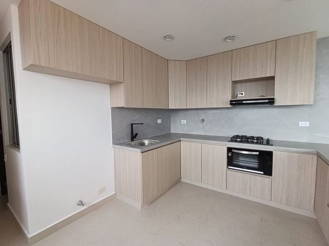 Apartamento de 3 alcobas en arriendo en El Poblado, Medellín, 207 m² · foto 3 de 20