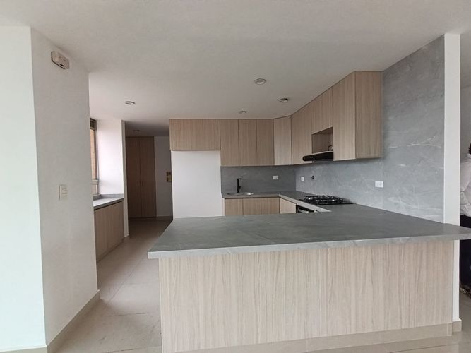 Apartamento de 3 alcobas en arriendo en El Poblado, Medellín, 207 m² · foto 4 de 20