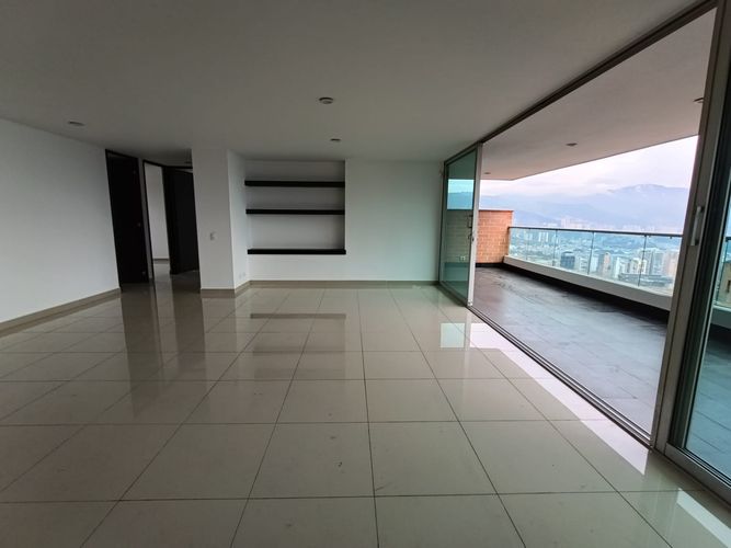 Apartamento de 3 alcobas en arriendo en El Poblado, Medellín, 207 m² · foto 5 de 20