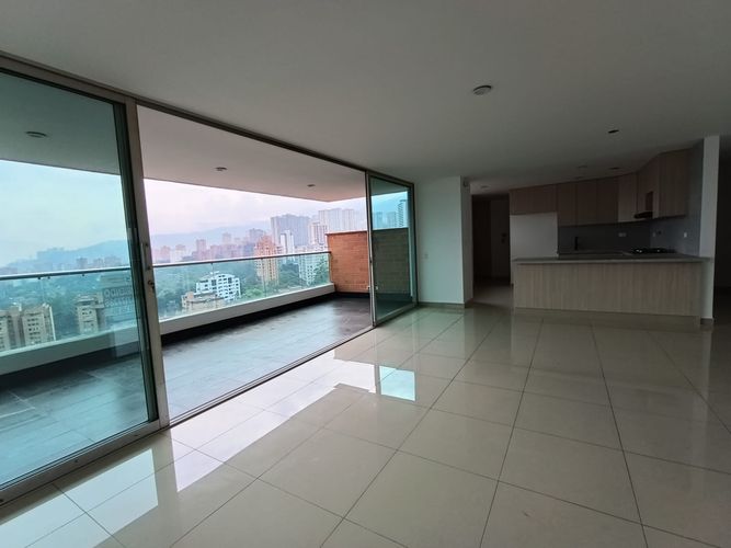 Apartamento de 3 alcobas en arriendo en El Poblado, Medellín, 207 m² · foto 6 de 20