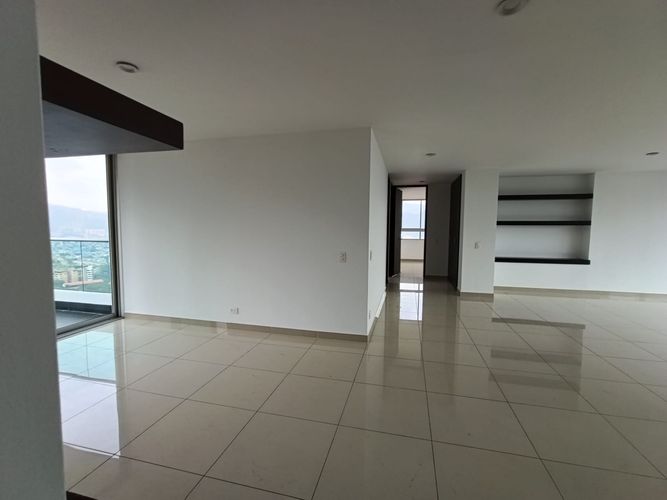 Apartamento de 3 alcobas en arriendo en El Poblado, Medellín, 207 m² · foto 10 de 20