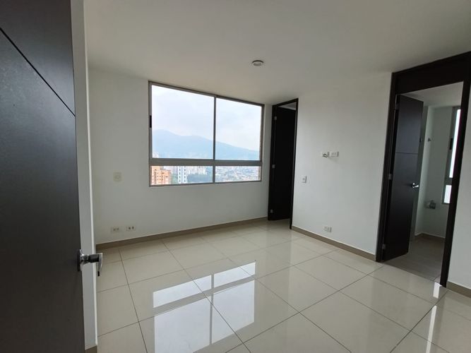Apartamento de 3 alcobas en arriendo en El Poblado, Medellín, 207 m² · foto 13 de 20