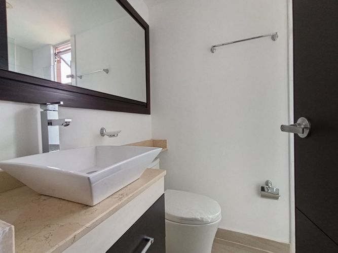 Apartamento de 3 alcobas en arriendo en El Poblado, Medellín, 207 m² · foto 17 de 20