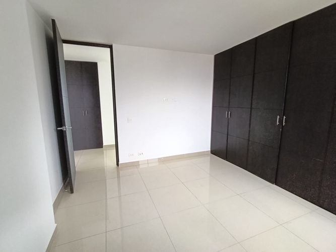 Apartamento de 3 alcobas en arriendo en El Poblado, Medellín, 207 m² · foto 18 de 20