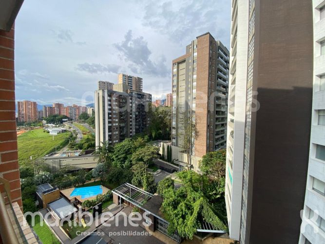 Apartamento de 4 alcobas en arriendo en Los Naranjos, Medellín, 140 m² · foto 4 de 13