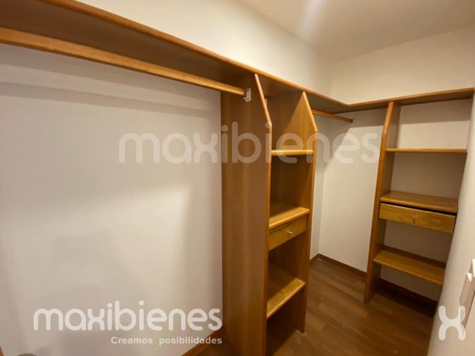 Apartamento de 4 alcobas en arriendo en Los Naranjos, Medellín, 140 m² · foto 10 de 13