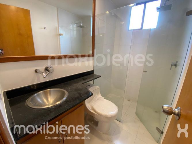 Apartamento de 4 alcobas en arriendo en Los Naranjos, Medellín, 140 m² · foto 12 de 13