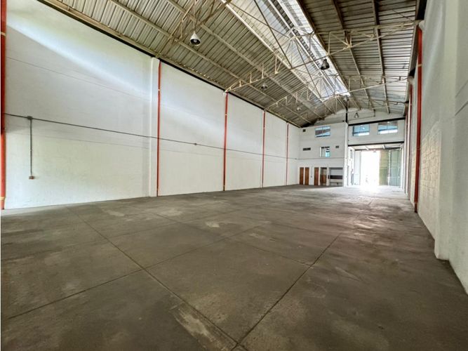 Bodega en arriendo en San Agustin Industrial, Sabaneta, 673 m² · foto 2 de 14