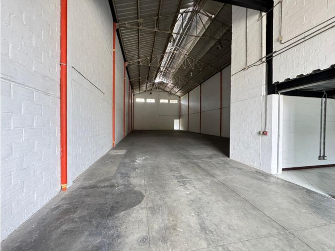 Bodega en arriendo en San Agustin Industrial, Sabaneta, 673 m² · foto 3 de 14