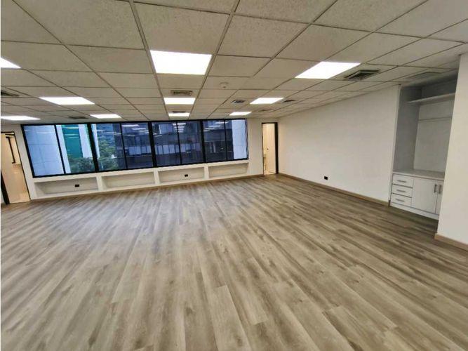 Oficina en arriendo en Patio Bonito, Medellín, 125 m² · foto 2 de 18