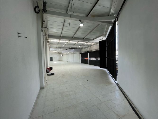 Local en arriendo en San Gabriel, Medellín, 285 m² · foto 2 de 10