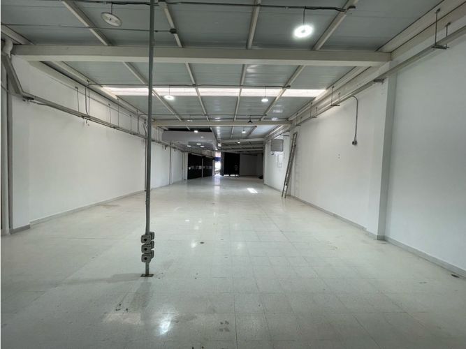 Local en arriendo en San Gabriel, Medellín, 285 m² · foto 7 de 10
