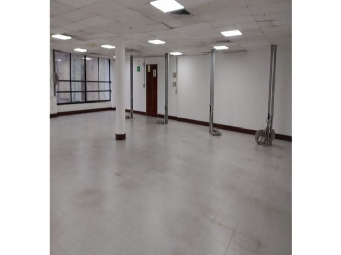 Local en arriendo en Castropol, Medellín, 1212 m² · foto 2 de 7