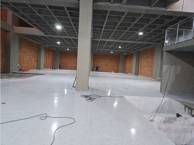 Bodega en arriendo en Perpetuo Socorro, Medellín, 2800 m² · foto 17 de 19