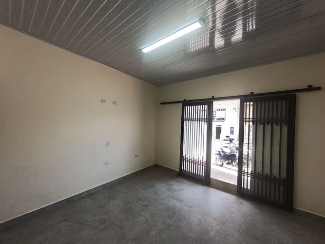 Local en arriendo en Sagrado Corazon, Girón, 30 m² · foto 3 de 5