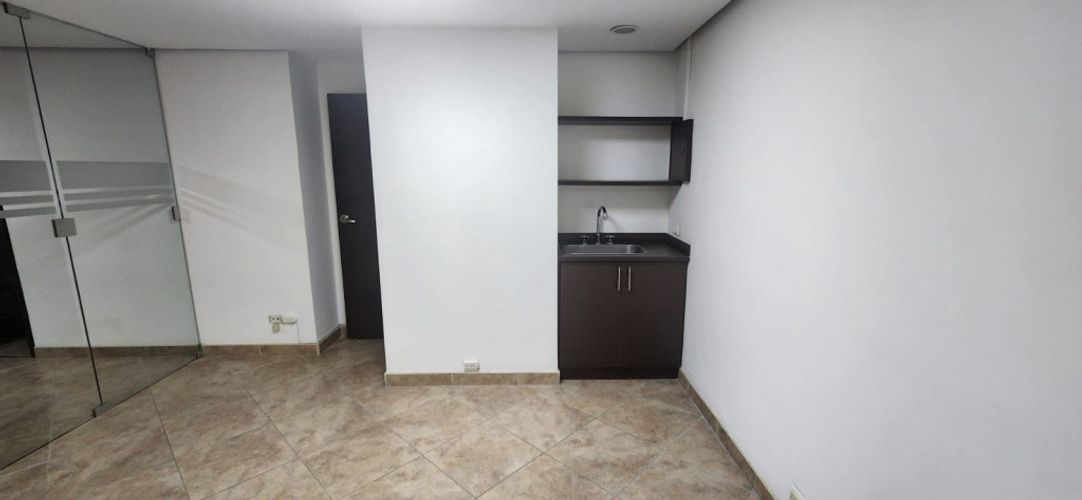 Oficina en arriendo en Villa Carlota, Medellín, 43 m² · foto 5 de 12