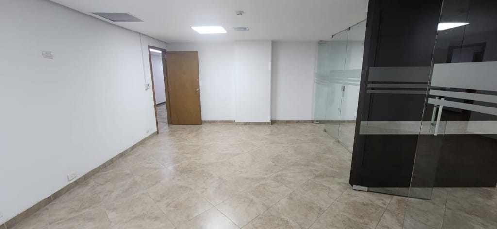Oficina en arriendo en Villa Carlota, Medellín, 43 m² · foto 7 de 12
