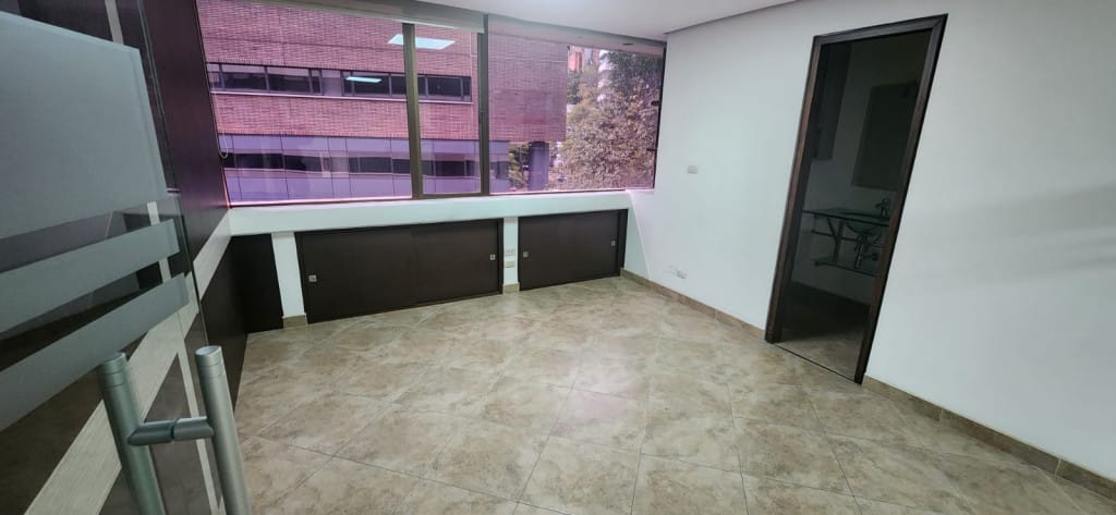 Oficina en arriendo en Villa Carlota, Medellín, 43 m² · foto 8 de 12