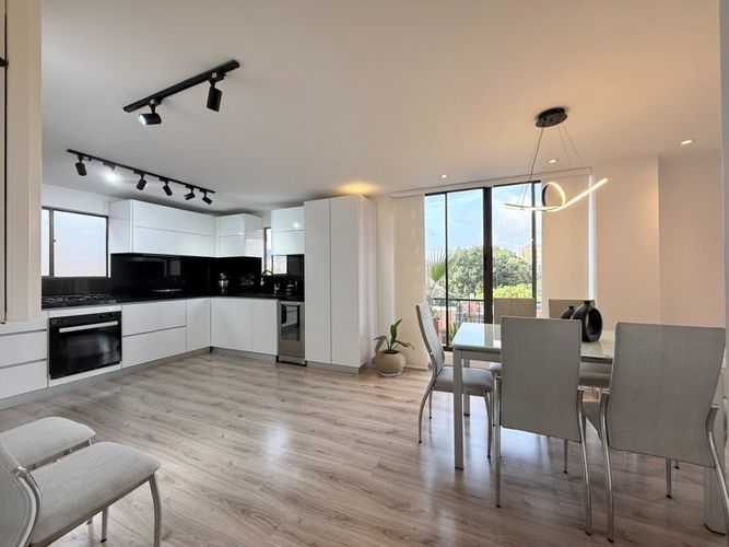 Apartamento de 3 alcobas en venta en Cedritos, Bogotá, 141 m² · foto 7 de 24