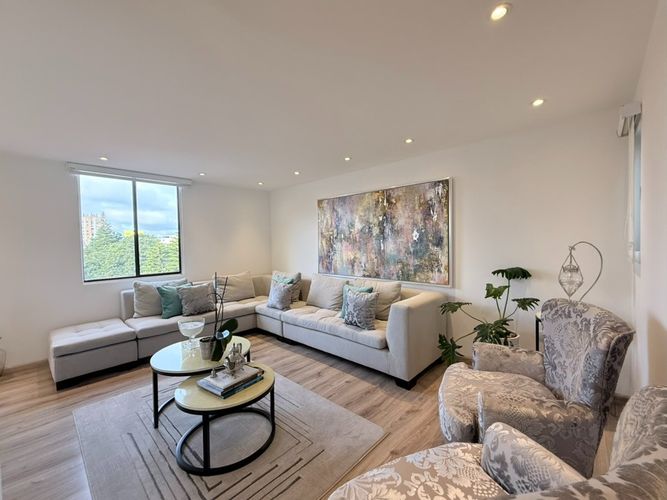 Apartamento de 3 alcobas en venta en Cedritos, Bogotá, 141 m² · foto 3 de 24
