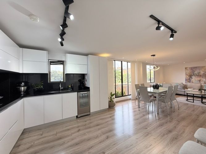 Apartamento de 3 alcobas en venta en Cedritos, Bogotá, 141 m² · foto 8 de 24