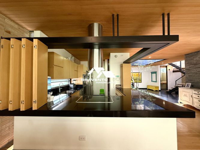 Casa de 4 alcobas en venta en Loma Del Chocho, Envigado, 345 m² · foto 4 de 24
