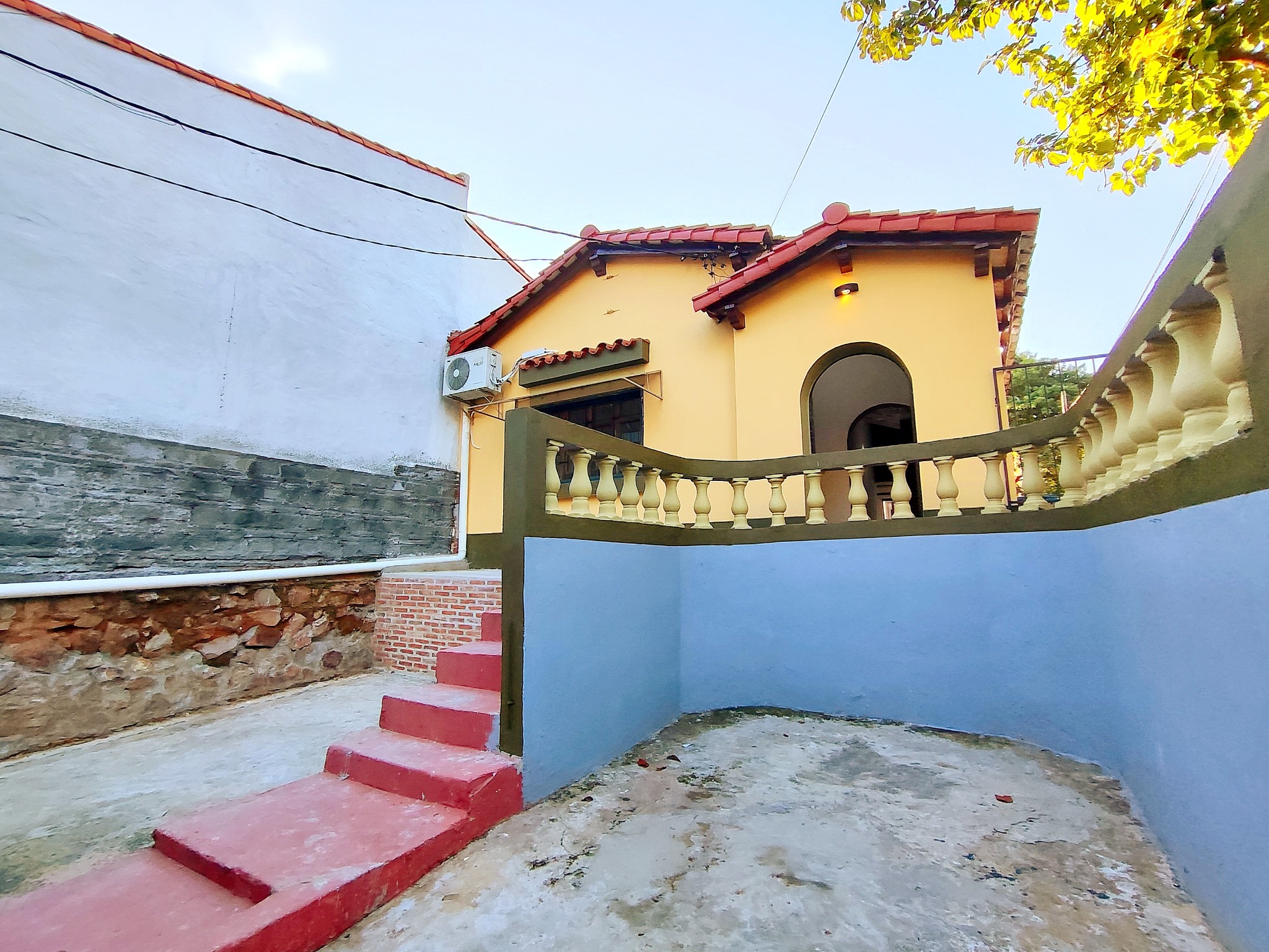 Exclusiva Residencia en Venta: A solo 350 metros del Palacio de Justicia – Inversión estratégica y estilo de vida privilegiado para profesionales y familias que buscan la máxima conveniencia en el corazón judicial de Asunción. — foto 2