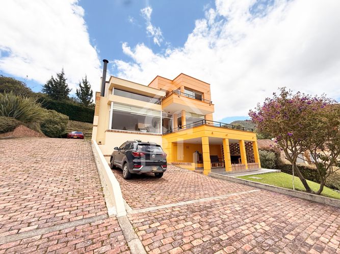 Casa de 4 alcobas en venta en Yerbabuena, Chía, 1700 m² · foto 2 de 24