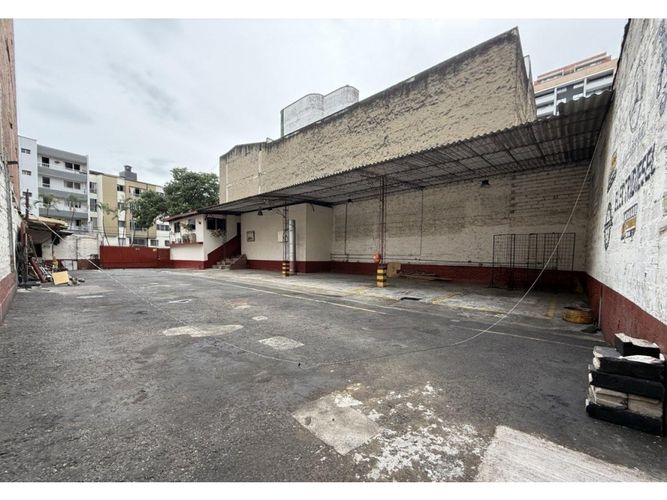 Bodega en arriendo en Los Colores, Medellín, 615 m² · foto 2 de 8