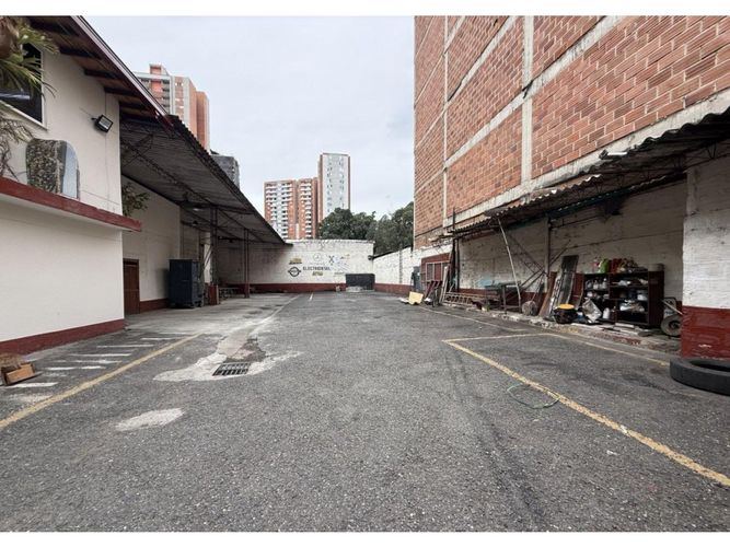 Bodega en arriendo en Los Colores, Medellín, 615 m² · foto 6 de 8