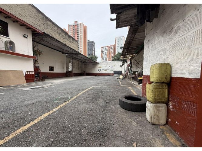 Bodega en arriendo en Los Colores, Medellín, 615 m² · foto 7 de 8