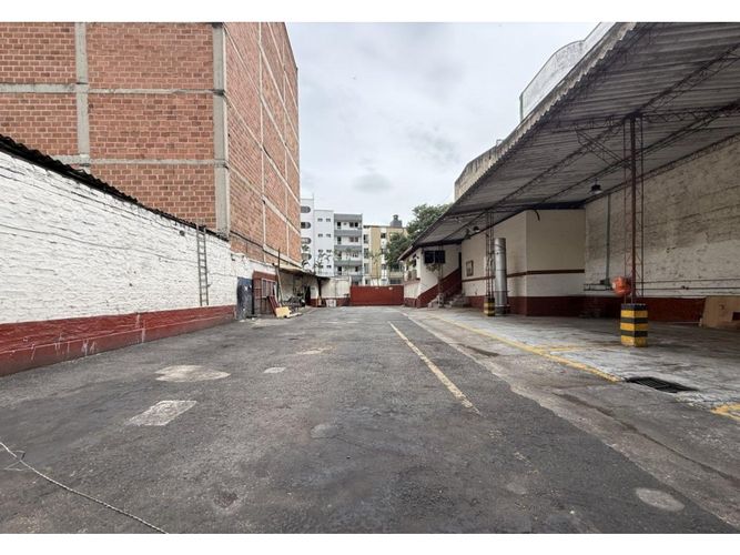 Bodega en arriendo en Los Colores, Medellín, 615 m² · foto 8 de 8