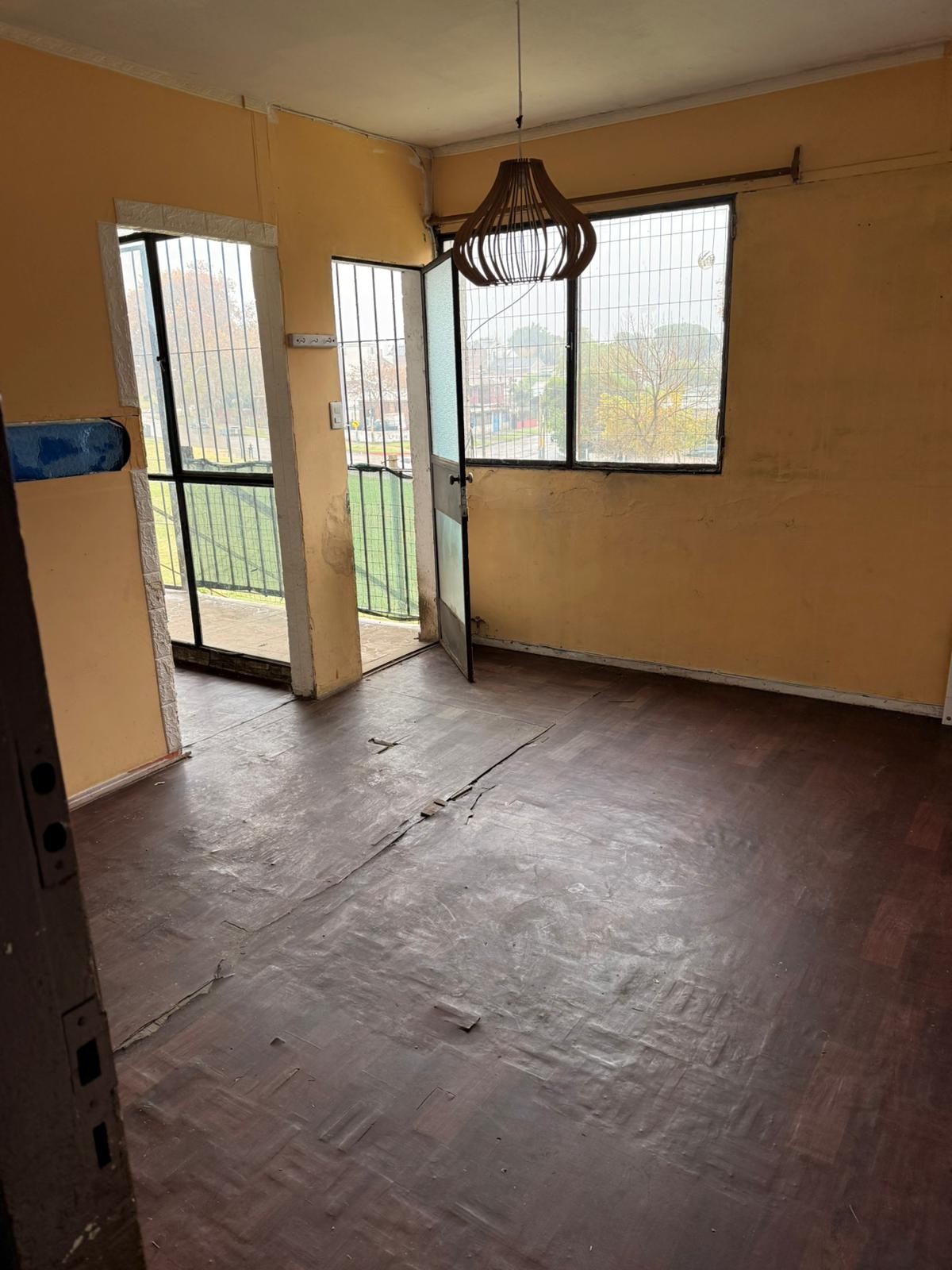Venta Apartamento a reciclar, 4 Dormitorios 2 baños, En Malvin Norte.